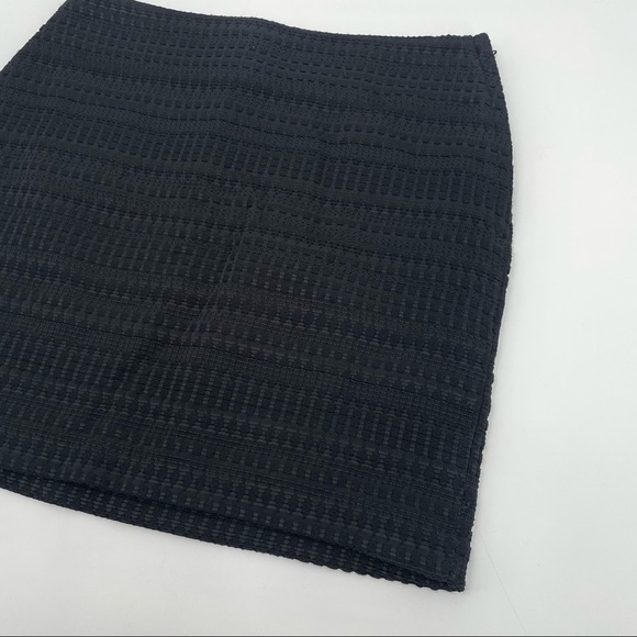 H&M Black Woven Textured Boho Mini Skirt - Picture 4 of 10